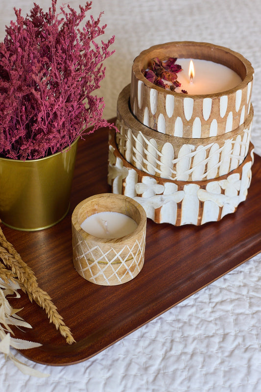 Jasmine Oudh-twist Vanilla candle - with Dried Rose Petals