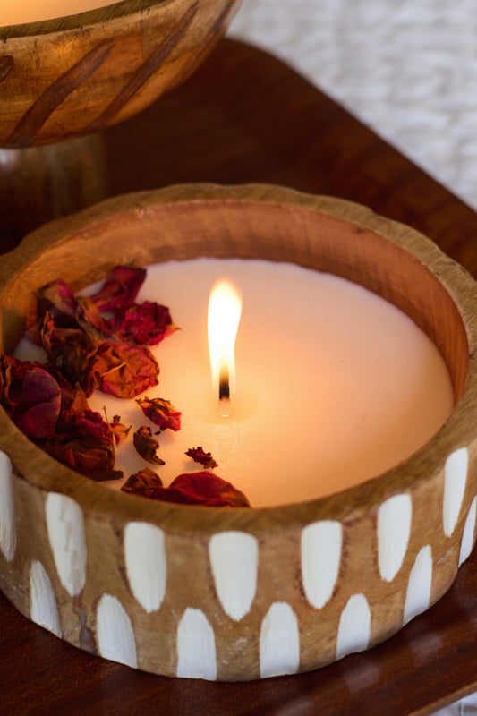 Jasmine Oudh-twist Vanilla candle - with Dried Rose Petals